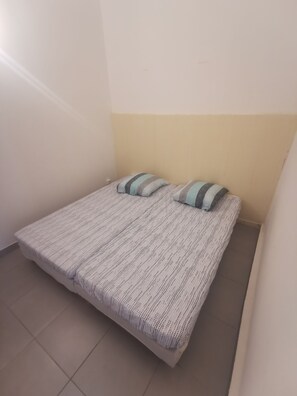 2 soverom, strykejern/-brett, wi-fi og sengetøy