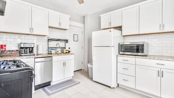 Microwave, oven, stovetop, dishwasher