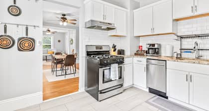 Serenity place 2-bedroom home minutes from Minneapolis, AC, WiFi, pet friendly