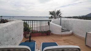 Terrace/patio - Apartment with roof terrace and balcony directly by the sea in Port d' Alcudia. (Port d'Alcudia)