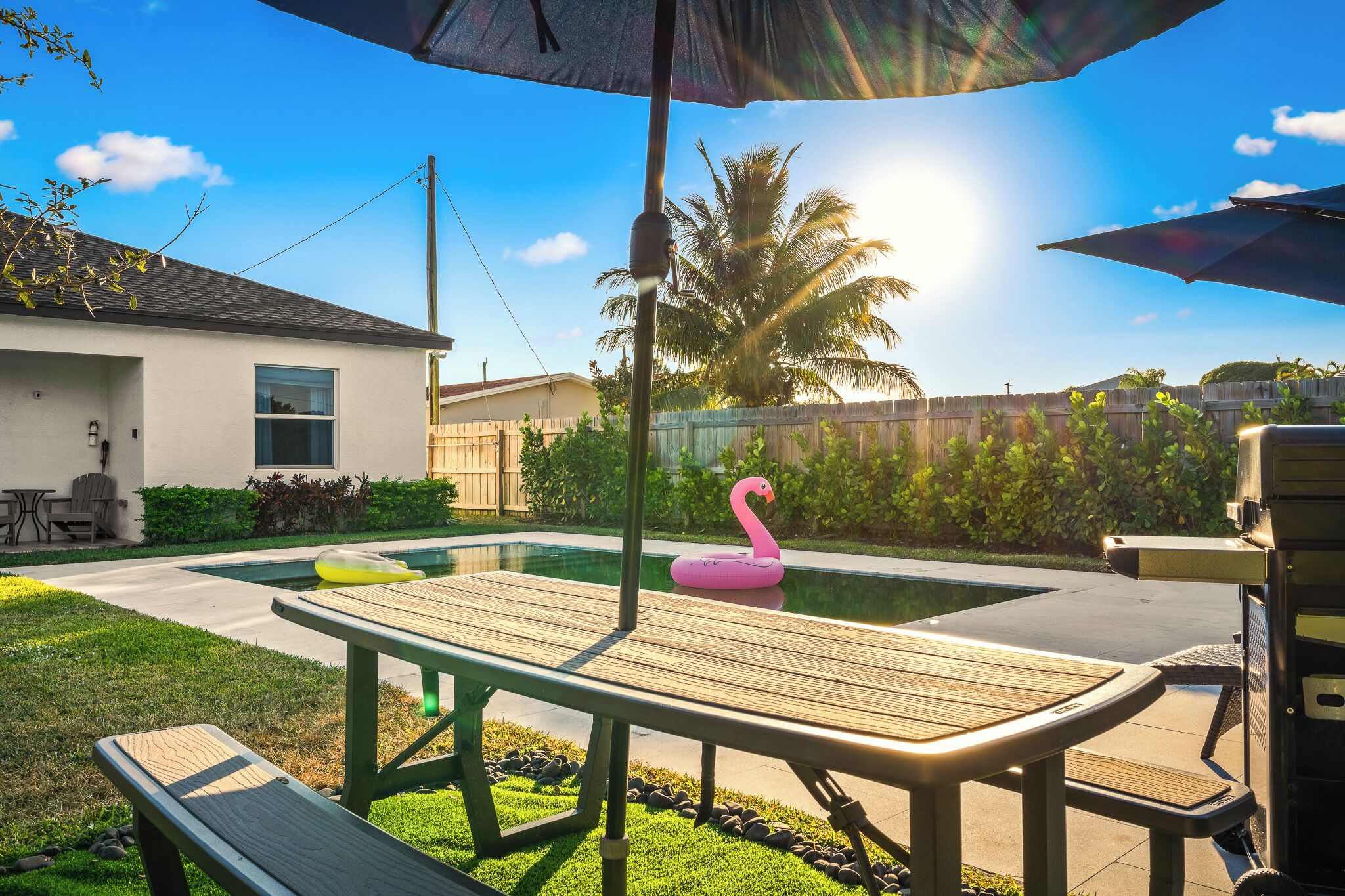 屋外ダイニングエ  リア