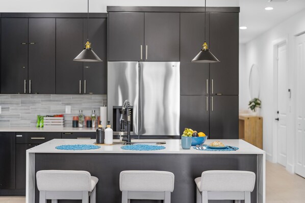 Fridge, microwave, oven, stovetop - Newer Home - Heated Salt Pool - Fenced Yard - Parking - Full Kitchen - Laundry (Delray Beach)