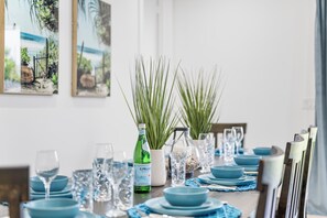 Dining - Newer Home - Heated Salt Pool - Fenced Yard - Parking - Full Kitchen - Laundry (Delray Beach)