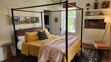 4 bedrooms, desk, iron/ironing board, travel crib