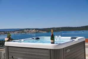 Terrace/patio - New built Villa Oasis. Spacious 5-bedroom villa in charming Trogir with AC, WiFi (Trogir)