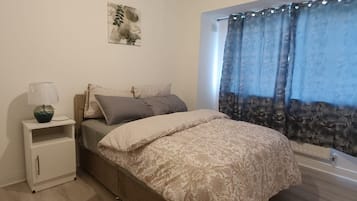4 slaapkamers, een strijkplank/strijkijzer, gratis wifi, beddengoed