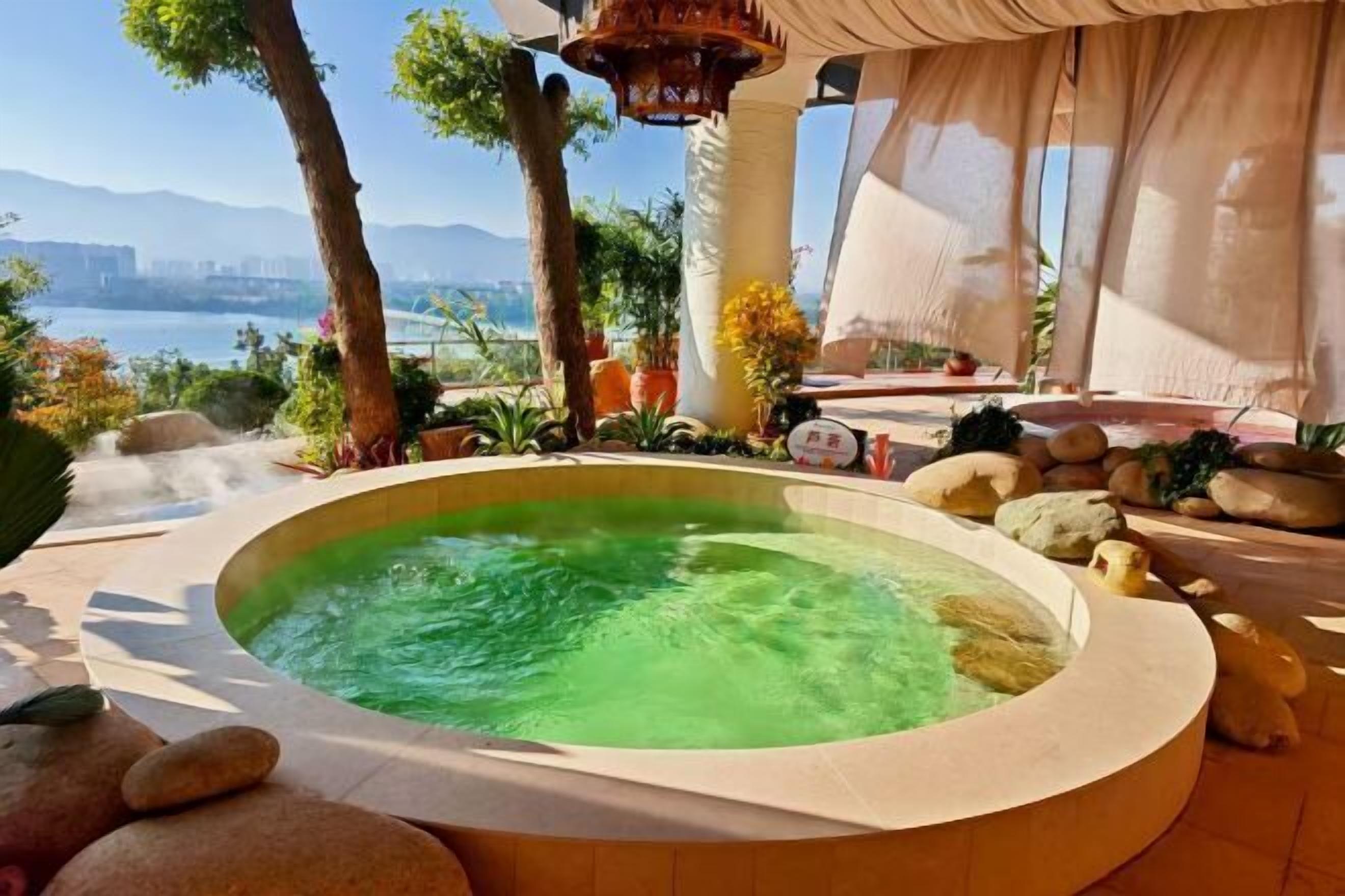 Bain à remous extérieur