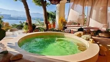 Bain à remous extérieur