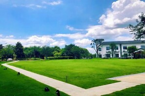 المنشأة من الداخل