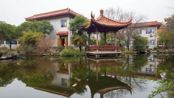 المنشأة من الخارج