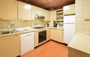 Réfrigérateur, plaque de cuisson, lave-vaisselle, cafetière/bouilloire