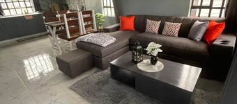 Cozy cottage with free WiFi in charming Nanyuki with rooftop Mt. Kenya views.