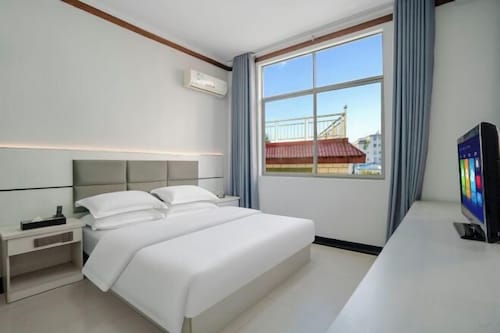 Jinsheng Business Hotel (Nanhu Park, Mengzi Xintiandi Pedestrian Street)