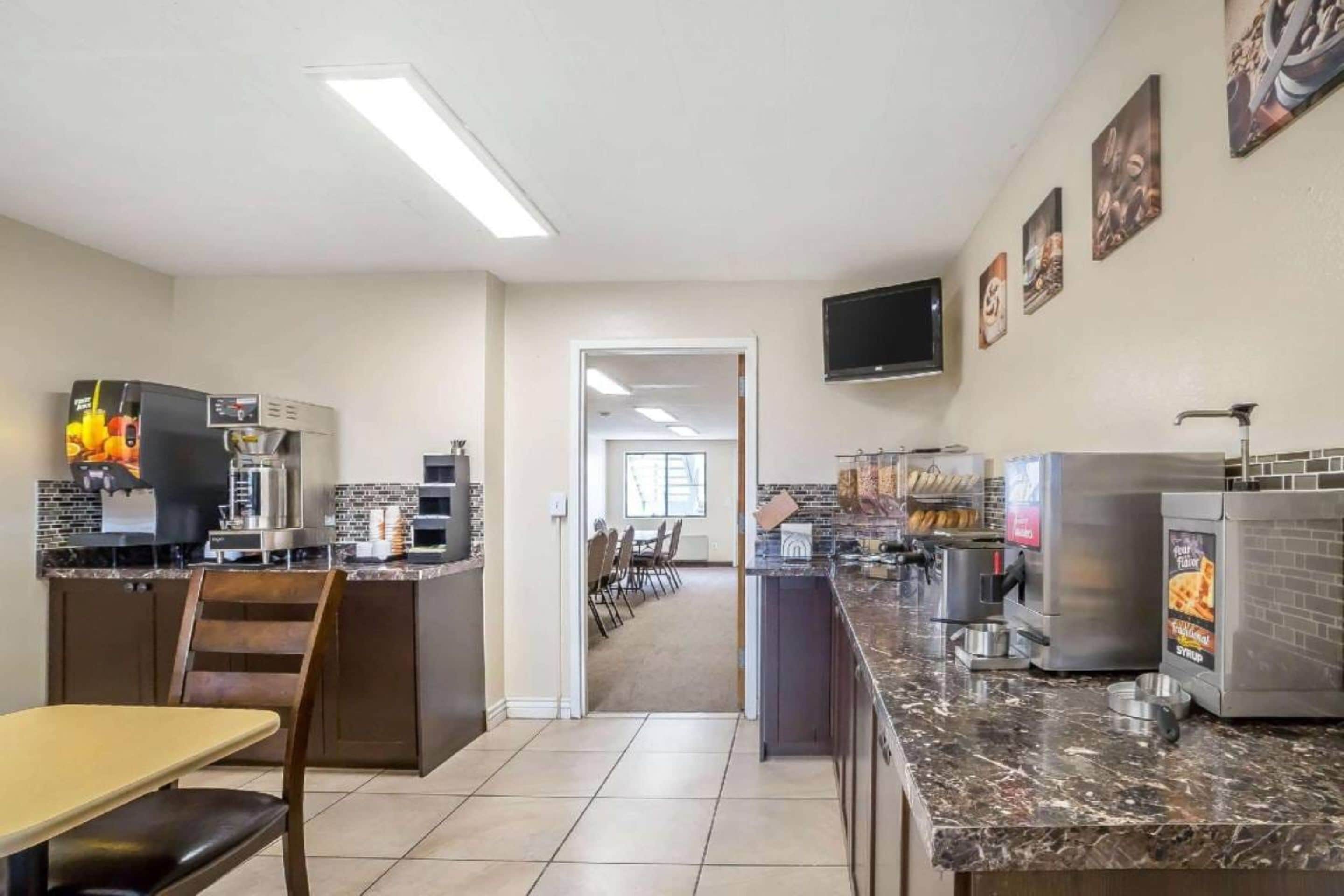 Free daily continental breakfast