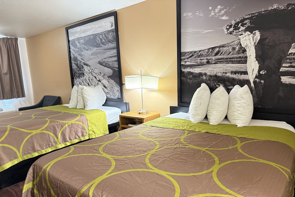 Escritorio y espacio para trabajar con laptop