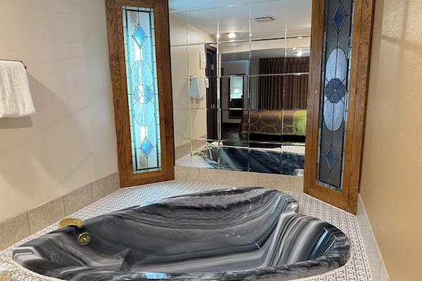 Jetted tub