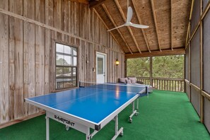 Games room - Pachs Crab Shack - Charming Waterfront 3 bed 1.5 bath House with a Dock (Panacea)