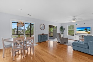 Smart TV - Pachs Crab Shack - Charming Waterfront 3 bed 1.5 bath House with a Dock (Panacea)