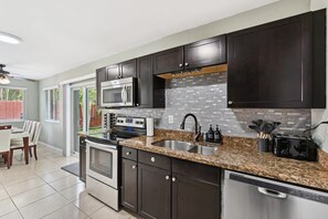 Fridge, microwave, oven, stovetop - Family Oasis with Pool, Games & Near Top Attractions (Pompano Beach)