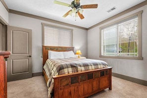 5 bedrooms, desk, iron/ironing board, free WiFi