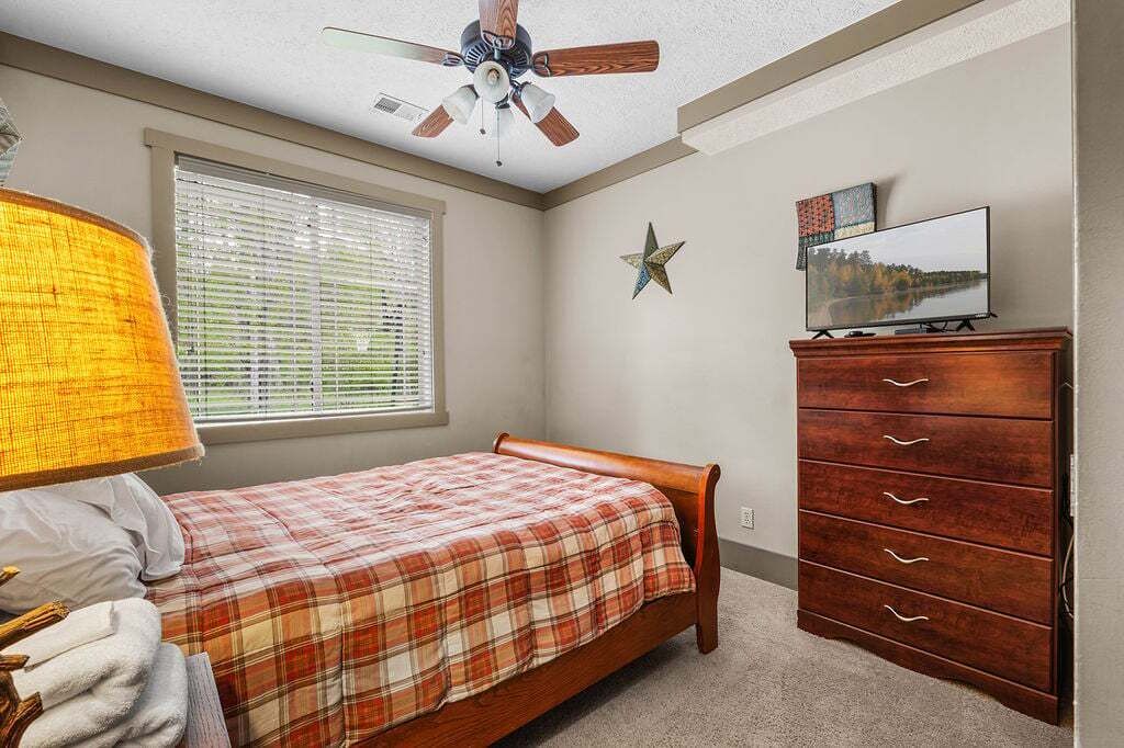 5 bedrooms, desk, iron/ironing board, free WiFi