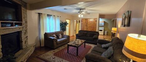 Télévision, cheminée