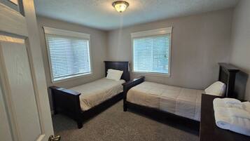 5 bedrooms, free WiFi, bed sheets