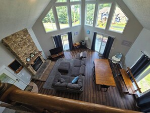 TV, fireplace