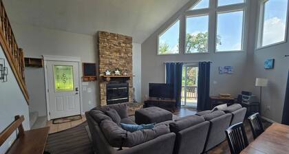Terps Hideaway | Spacious 5BR Escape w/ Hot Tub & Pool Table