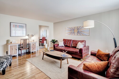 Cozy 2bd 2ba near Nob Hill home Garage Parking