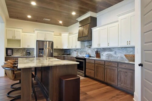 Boots & suits lakehouse getaway

