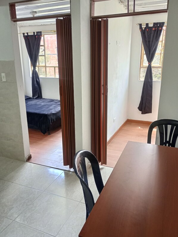 2 quartos, escrivaninha, Wi-Fi, roupa de cama