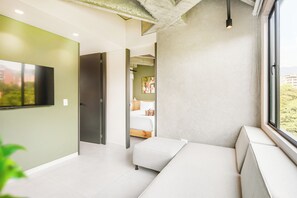 Family Loft | Living area | 45-inch Smart TV with digital channels - Firenze Lofts (Medellín)