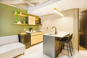 Dúplex Deluxe, 2 camas individuales | Cocina privada | Utensilios de cocina