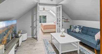 Serenity suite 1-bedroom house, AC, WiFi, minutes from Minneapolis, pet friendly