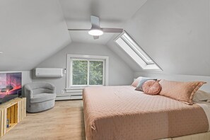 1 slaapkamer, een strijkplank/strijkijzer, wifi, beddengoed