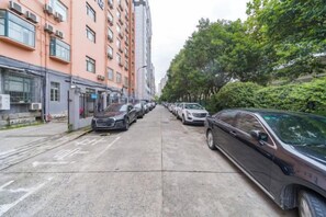 Property grounds - HanTing Hotel (Shanghai Zhenping Road Subway Station Xindian) (Shanghai)