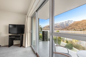Interior - Alpine Village - Lakefront Studio Apartment (Queenstown)