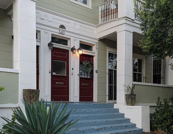 Exterior detail - Historic Downtown Condo w/Firepit- Walk to Forsyth (Savannah)