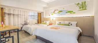 Zhufangzi Cinema Hotel (Anyue Beimenkou)