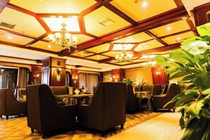 A hotel lobby with a high ceiling, chandeliers, and comfortable seating areas. - Zhufangzi Cinema Hotel (Anyue Beimenkou) (Anyue)