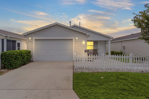 Charming 2-bedroom villa with AC/WiFi in the friendliest town The Villages