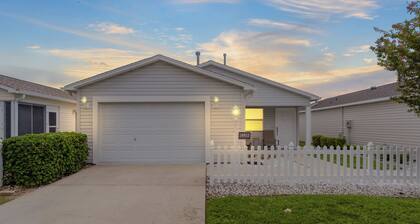 Charming 2-bedroom villa with AC/WiFi in the friendliest town The Villages