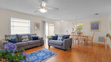 TV connectée, cheminée, table de tennis de table