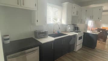 Fridge, oven, stovetop, dishwasher