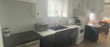 Geladeira, fogão, cooktop, lava-louças
