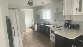 Geladeira, fogão, cooktop, lava-louças