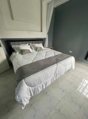 1 quarto, escrivaninha, Wi-Fi, roupa de cama
