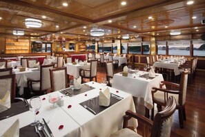 Dining - La Regina Royal Cruise (Ha Long)