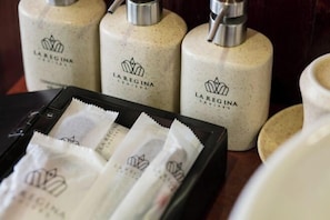 Cots/infant beds - La Regina Royal Cruise (Tuan Chau)